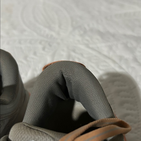 Hoka Bondi 7 Gray and Peach/Coral Athletic Shoe SZ: 7.5 - Picture 15 of 16